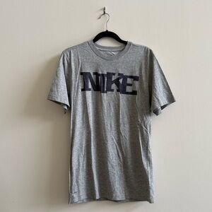 Vintage Nike Grey Short-Sleeve Shirt